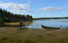 mountain biking around a lake, Hossa National Park